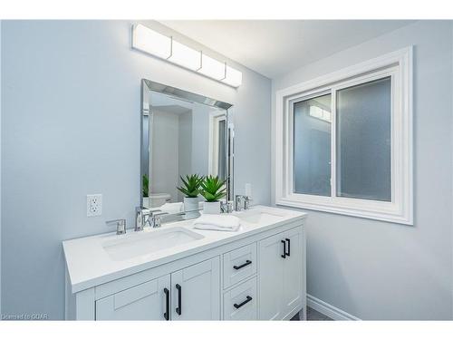 236 Ironwood Road, Guelph, ON - Indoor Photo Showing Bathroom