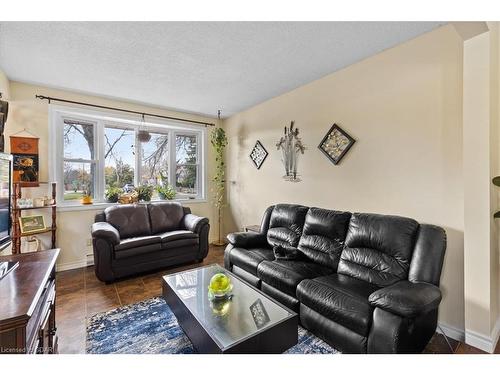 253 Auden Road, Guelph, ON - Indoor Photo Showing Living Room