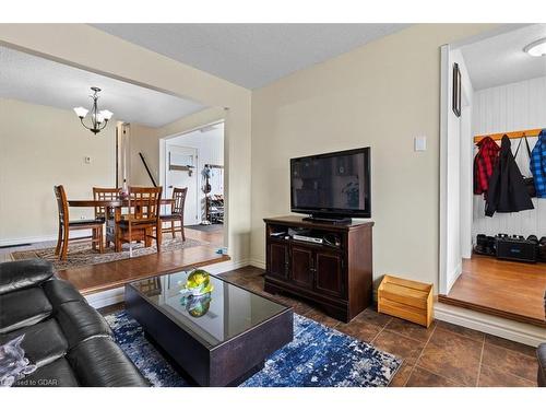 253 Auden Road, Guelph, ON - Indoor Photo Showing Living Room