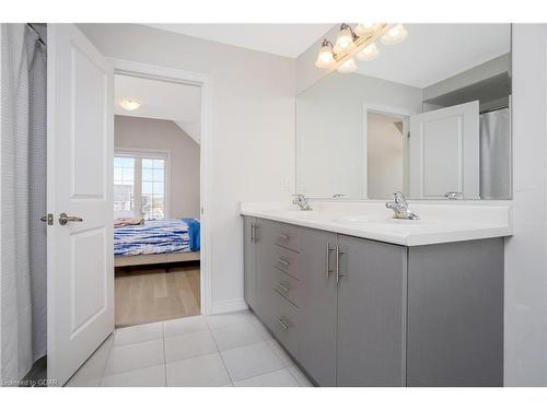 132 Drexler Avenue, Rockwood, ON - Indoor Photo Showing Bathroom