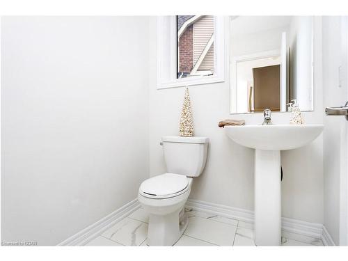 132 Drexler Avenue, Rockwood, ON - Indoor Photo Showing Bathroom