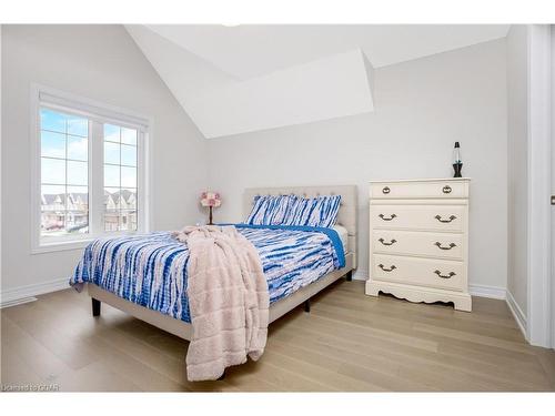 132 Drexler Avenue, Rockwood, ON - Indoor Photo Showing Bedroom