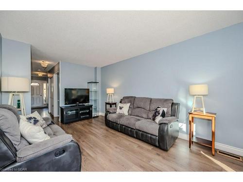 54-3339 Council Ring Road, Mississauga, ON - Indoor Photo Showing Living Room