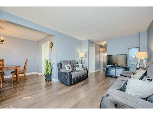 54-3339 Council Ring Road, Mississauga, ON - Indoor Photo Showing Living Room