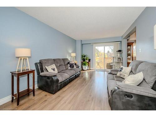 54-3339 Council Ring Road, Mississauga, ON - Indoor Photo Showing Living Room