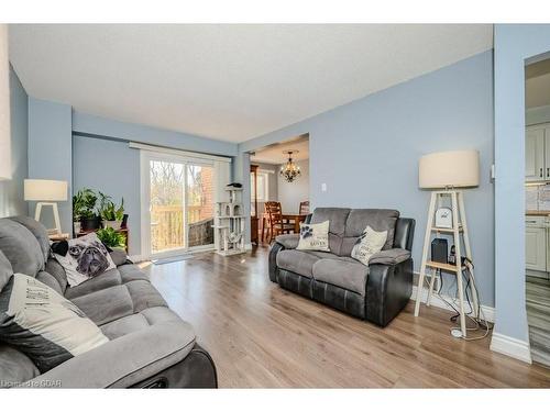 54-3339 Council Ring Road, Mississauga, ON - Indoor Photo Showing Living Room