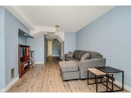 54-3339 Council Ring Road, Mississauga, ON - Indoor Photo Showing Living Room