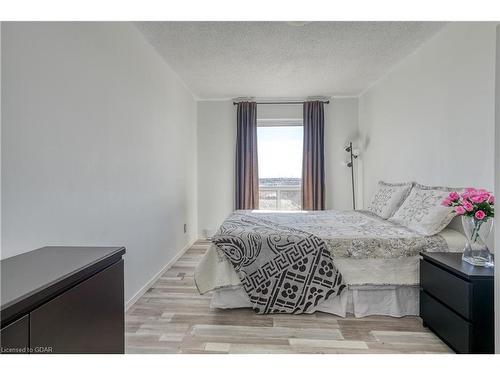 1101-358 Waterloo Avenue, Guelph, ON - Indoor Photo Showing Bedroom