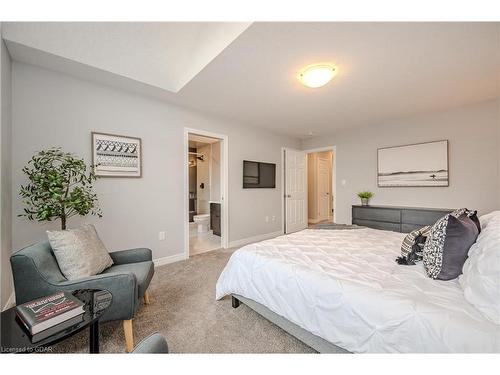 56 Keating Street, Guelph, ON - Indoor Photo Showing Bedroom