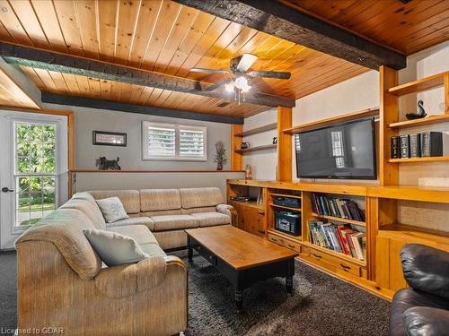 5339 Hwy 9 Highway, Clifford, ON - Indoor Photo Showing Living Room