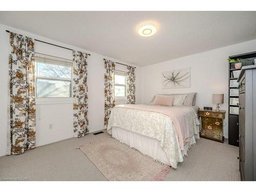 59-426 Grange Road, Guelph, ON - Indoor Photo Showing Bedroom