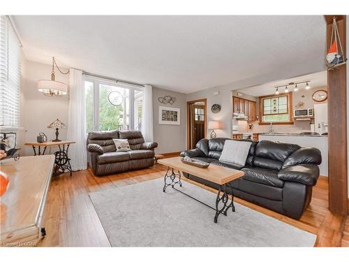 55 John Street, Elora, ON - Indoor Photo Showing Living Room