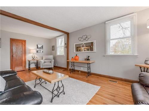 55 John Street, Elora, ON - Indoor Photo Showing Living Room