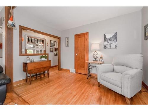 55 John Street, Elora, ON - Indoor Photo Showing Living Room