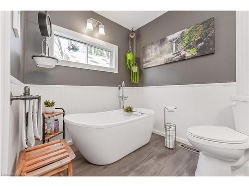 55 John Street, Elora, ON - Indoor Photo Showing Bathroom