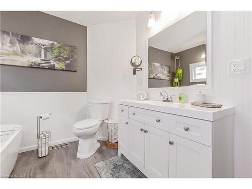 55 John Street, Elora, ON - Indoor Photo Showing Bathroom