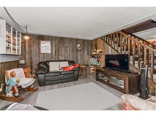 55 John Street, Elora, ON - Indoor Photo Showing Living Room