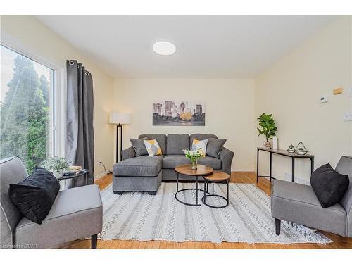 79 Severn Drive, Guelph, ON - Indoor Photo Showing Living Room