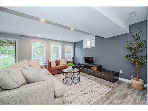 173 Clair Road W, Guelph, ON - Indoor Photo Showing Living Room