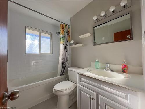 Upper-26 Balmoral Drive, Guelph, ON - Indoor Photo Showing Bathroom