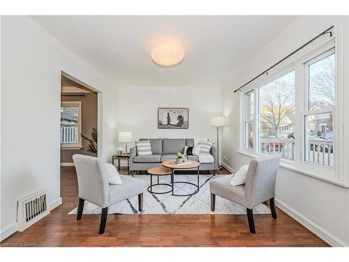 67 Hayes Avenue, Guelph, ON - Indoor Photo Showing Living Room