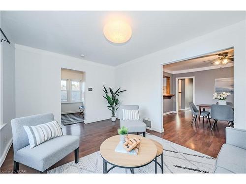 67 Hayes Avenue, Guelph, ON - Indoor Photo Showing Living Room