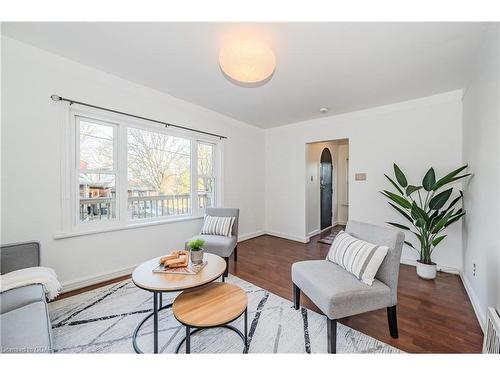 67 Hayes Avenue, Guelph, ON - Indoor Photo Showing Living Room