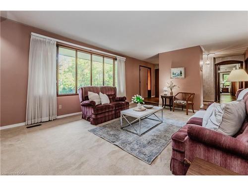 4711 Watson Road S, Puslinch, ON - Indoor Photo Showing Living Room