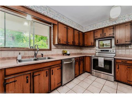 4711 Watson Road S, Puslinch, ON - Indoor Photo Showing Kitchen With Double Sink