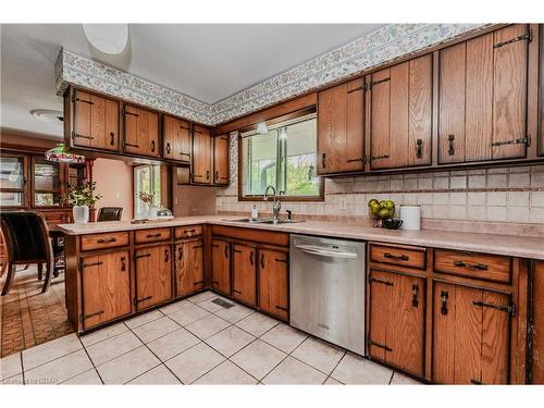 4711 Watson Road S, Puslinch, ON - Indoor Photo Showing Kitchen With Double Sink