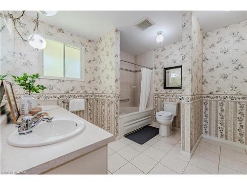 4711 Watson Road S, Puslinch, ON - Indoor Photo Showing Bathroom