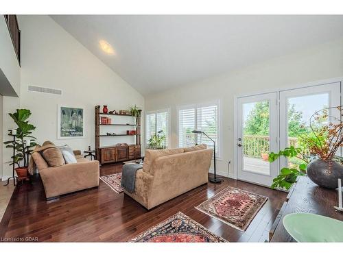 28-19 Simmonds Dr, Guelph, ON - Indoor Photo Showing Living Room