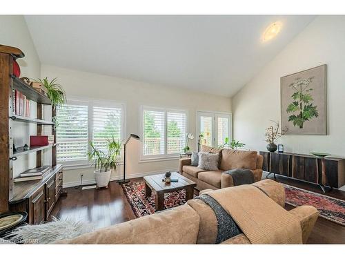 28-19 Simmonds Dr, Guelph, ON - Indoor Photo Showing Living Room