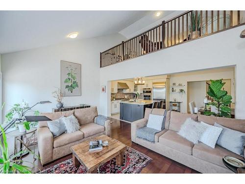 28-19 Simmonds Dr, Guelph, ON - Indoor Photo Showing Living Room