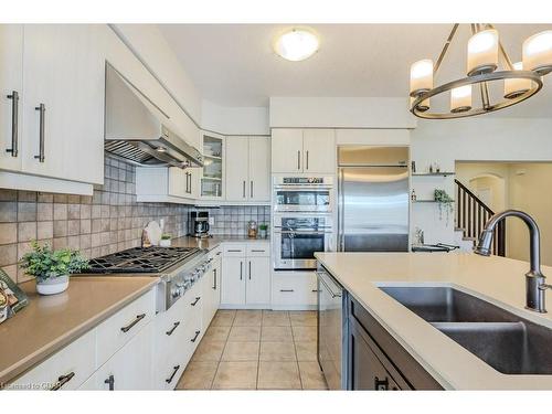 28-19 Simmonds Dr, Guelph, ON - Indoor Photo Showing Kitchen With Double Sink With Upgraded Kitchen