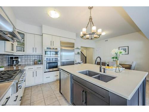 28-19 Simmonds Dr, Guelph, ON - Indoor Photo Showing Kitchen With Double Sink