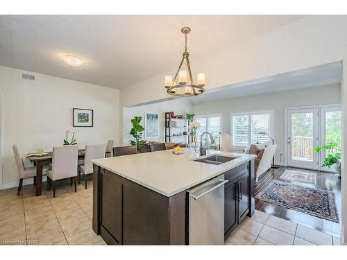 28-19 Simmonds Dr, Guelph, ON - Indoor Photo Showing Kitchen With Double Sink