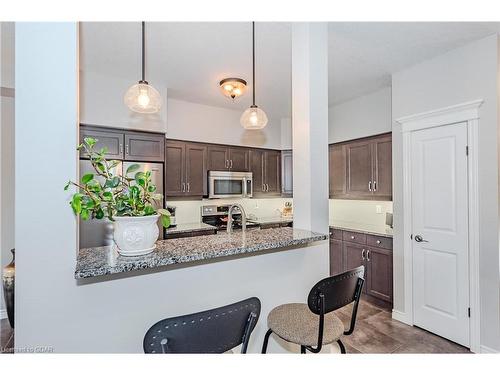 13-146 Downey Road, Guelph, ON - Indoor Photo Showing Kitchen