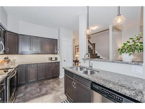 13-146 Downey Road, Guelph, ON - Indoor Photo Showing Kitchen With Double Sink With Upgraded Kitchen