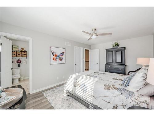 13-146 Downey Road, Guelph, ON - Indoor Photo Showing Bedroom