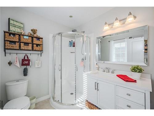 13-146 Downey Road, Guelph, ON - Indoor Photo Showing Bathroom