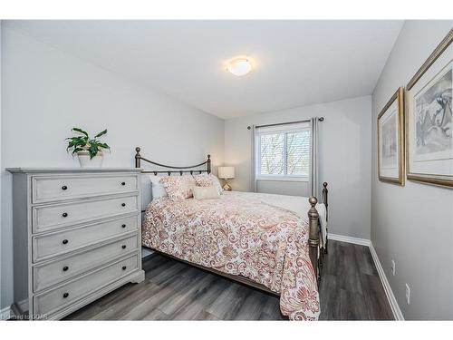 13-146 Downey Road, Guelph, ON - Indoor Photo Showing Bedroom