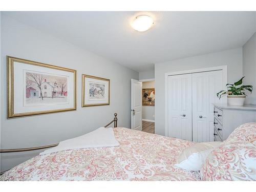 13-146 Downey Road, Guelph, ON - Indoor Photo Showing Bedroom