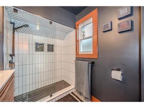 20 Mac Avenue, Guelph, ON - Indoor Photo Showing Bathroom