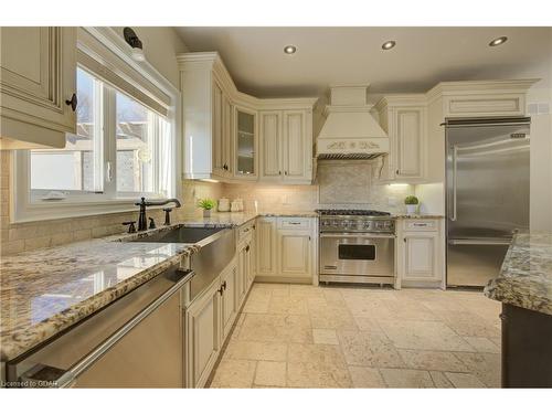 550 Pinery Trail, Waterloo, ON - Indoor Photo Showing Kitchen With Stainless Steel Kitchen With Upgraded Kitchen