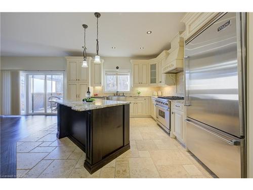 550 Pinery Trail, Waterloo, ON - Indoor Photo Showing Kitchen With Stainless Steel Kitchen With Upgraded Kitchen