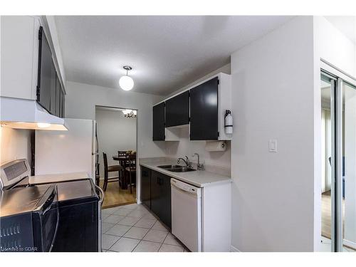 32 Wilsonview Avenue, Guelph, ON - Indoor Photo Showing Kitchen With Double Sink