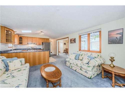 2 Spruce Avenue, Puslinch, ON - Indoor Photo Showing Living Room