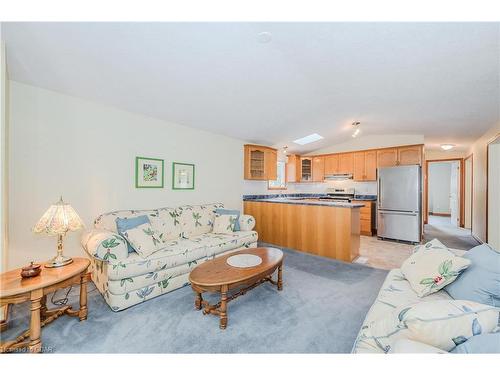 2 Spruce Avenue, Puslinch, ON - Indoor Photo Showing Living Room