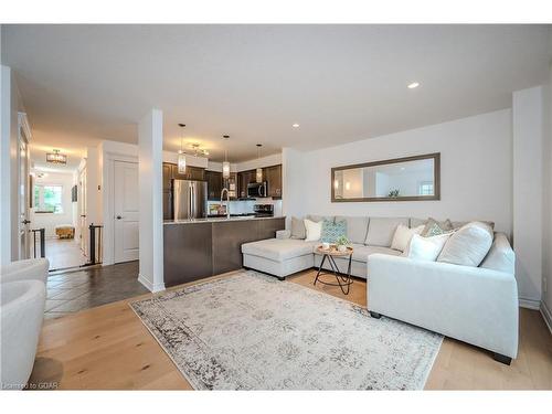 22B-146 Downey Road, Guelph, ON - Indoor Photo Showing Living Room